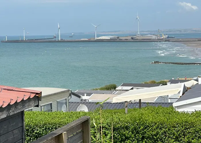 Met Zeezicht مكان تخييم *